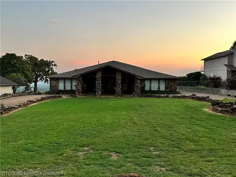 803 Skyline Dr, Van Buren, AR 72956