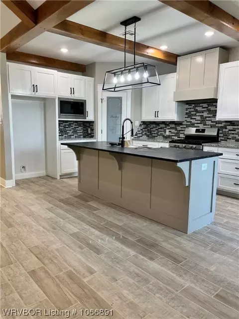 Kitchen - 1907 Ebbing Loop, Barling, AR 72923 photo 1 of 4