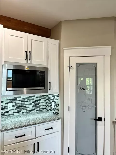 Kitchen - 1907 Ebbing Loop, Barling, AR 72923 photo 2 of 4