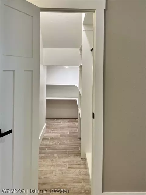 Entry Way - 1907 Ebbing Loop, Barling, AR 72923 photo 2 of 7