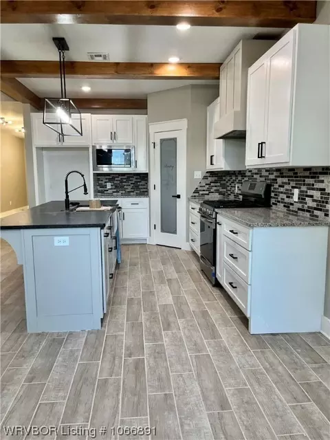 Kitchen - 1907 Ebbing Loop, Barling, AR 72923 photo 3 of 4