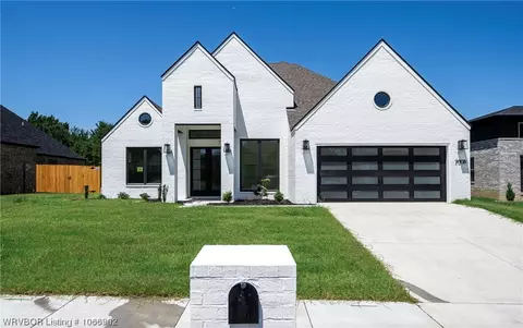 7008 Stonebrook Dr, Fort Smith, AR 72916
