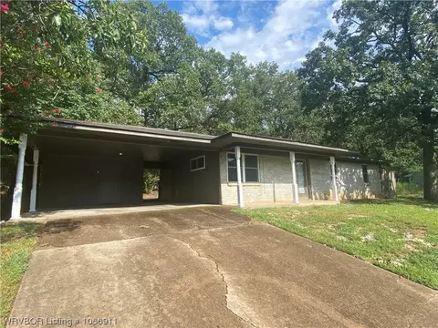 1104 N 28th St, Van Buren, AR 72956