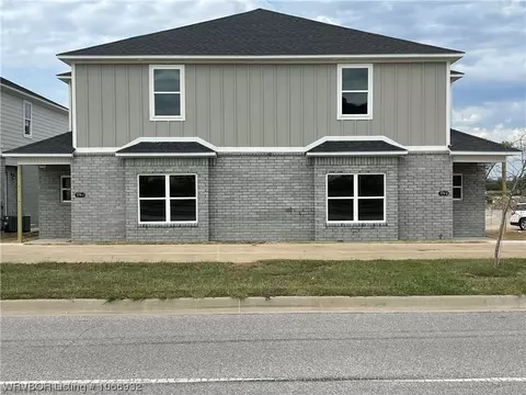 776 S Benchmark, Fayetteville, AR 72704