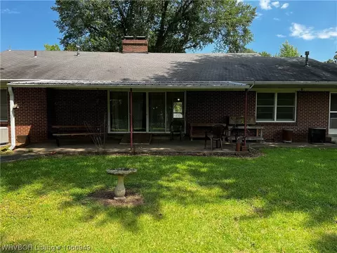 Exterior - 447 W 4th St, Waldron, AR 72958 photo 7 of 14