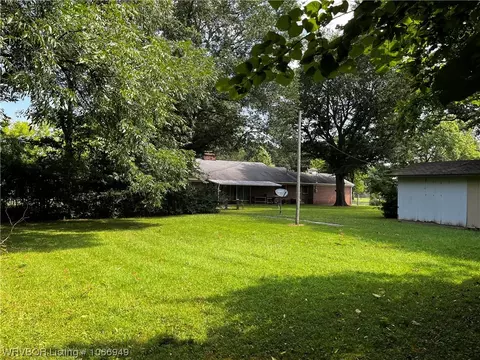 Exterior - 447 W 4th St, Waldron, AR 72958 photo 3 of 14