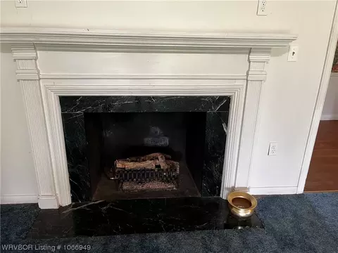 Living - 447 W 4th St, Waldron, AR 72958 photo 2 of 4