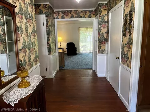 Entry Way - 447 W 4th St, Waldron, AR 72958 photo 1 of 3