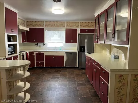 Kitchen - 447 W 4th St, Waldron, AR 72958 photo 1 of 4