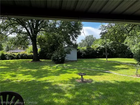 Exterior - 447 W 4th St, Waldron, AR 72958 photo 6 of 14