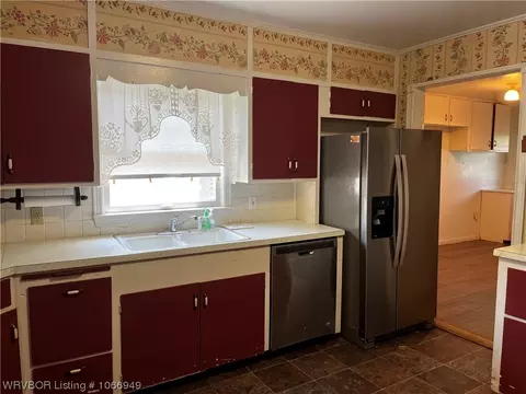 Kitchen - 447 W 4th St, Waldron, AR 72958 photo 3 of 4