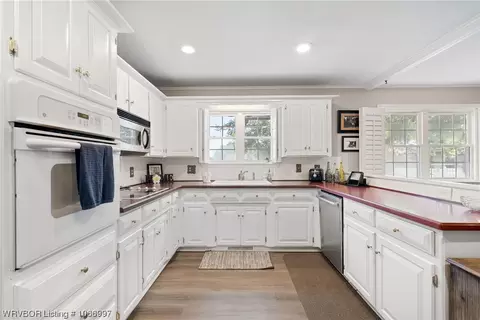 Kitchen - 7815 Horan Dr, Fort Smith, AR 72903 photo 3 of 6