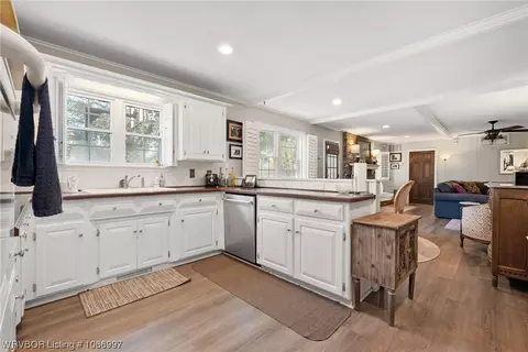 Kitchen - 7815 Horan Dr, Fort Smith, AR 72903 photo 4 of 6