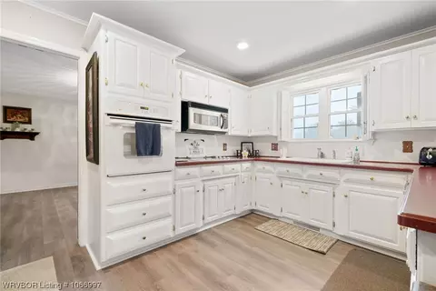 Kitchen - 7815 Horan Dr, Fort Smith, AR 72903 photo 5 of 6