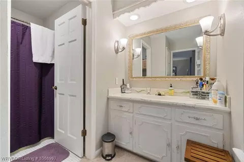 Bath - 7815 Horan Dr, Fort Smith, AR 72903 photo 3 of 3