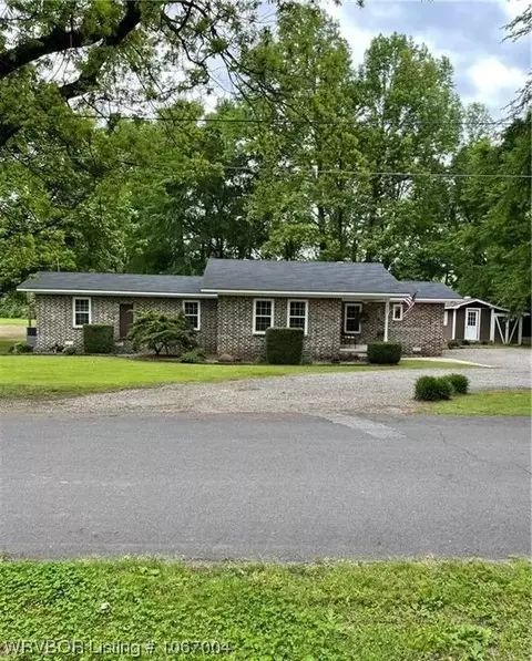 712 N 4th St, Paris, AR 72855