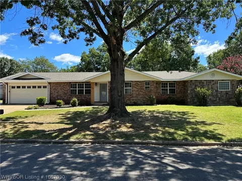 414 S Cherry St, Sallisaw, OK 74955
