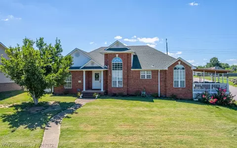 1221 Sandstone Dr, Van Buren, AR 72956