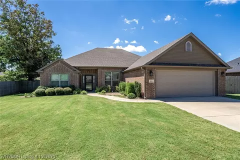 905 Carter Ct, Siloam Springs, AR 72761