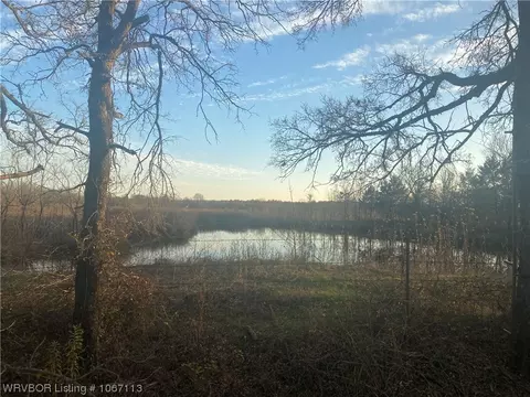 604 Shamrock Dr, Lavaca, AR 72941