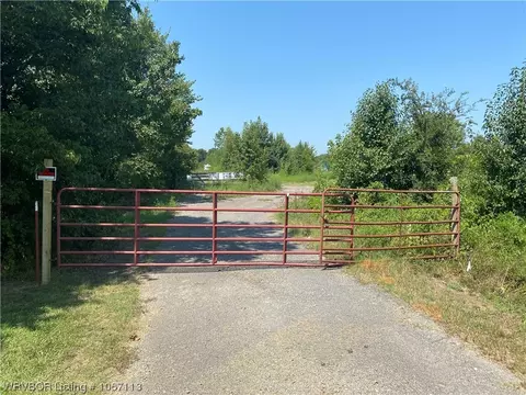 604 Shamrock Dr, Lavaca, AR 72941 photo 5