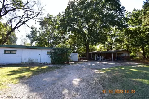 710 W Redwood Ave, Sallisaw, OK 74955