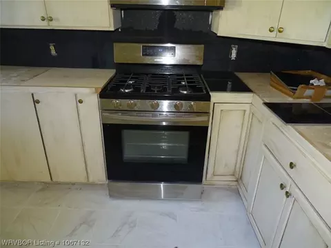 602 H St, Barling, AR 72923 photo 8