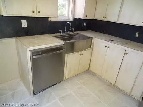 602 H St, Barling, AR 72923 photo 9