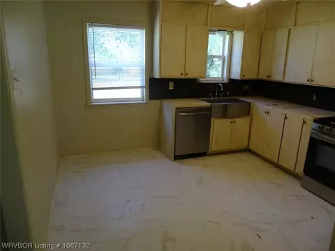 602 H St, Barling, AR 72923 photo 6