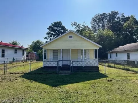 704 Hardy St, Poteau, OK 74953