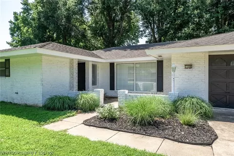1108 Bronco Ln, Springdale, AR 72762