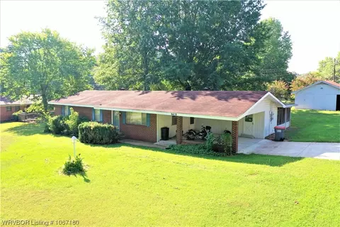 3413 Commercial St, Ozark, AR 72949