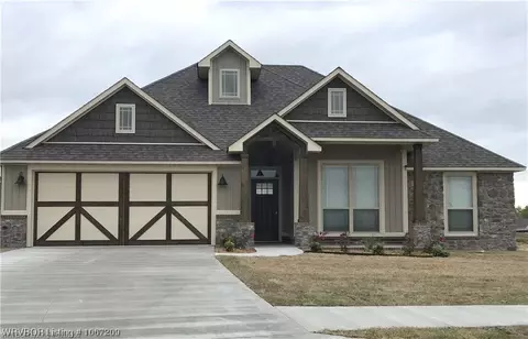 8936 Hawthorne Ln, Fort Smith, AR 72908