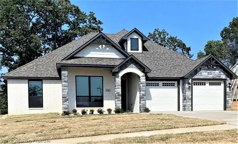 2707 Dava St, Van Buren, AR 72956