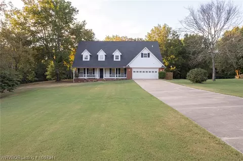 2804 Westlake Dr, Lavaca, AR 72941