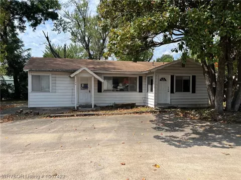106 Pittman St, Prairie Grove, AR 72753