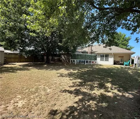 1249 Red Oak Dr, Alma, AR 72921 photo 3