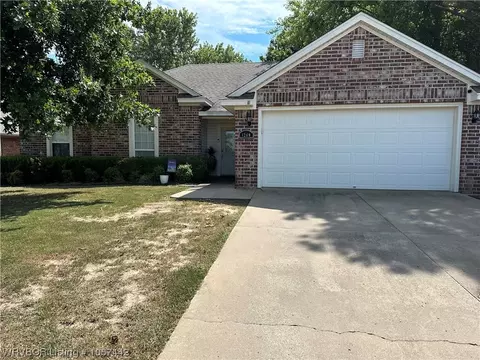 1249 Red Oak Dr, Alma, AR 72921
