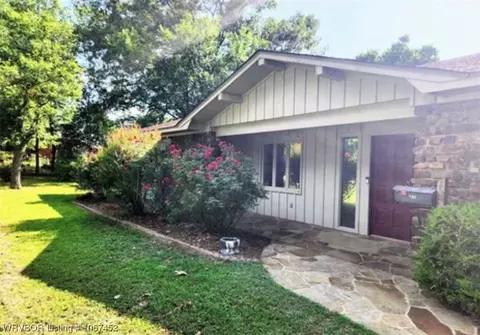 900 Twin Cedar Dr, Clarksville, AR 72830
