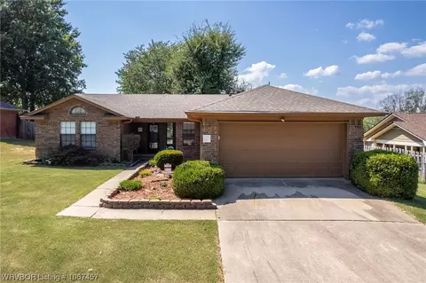 1505 9th St, Van Buren, AR 72956