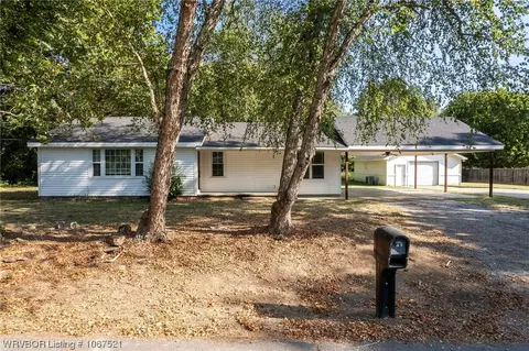 202 E Houston St, Lavaca, AR 72941