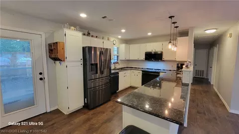 Kitchen - 207 W Harper St, Mansfield, AR 72944 photo 4 of 12