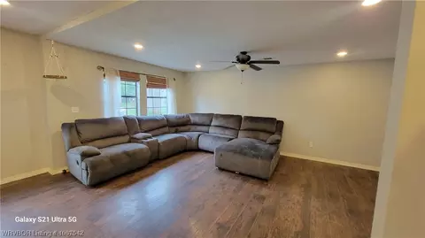 Living - 207 W Harper St, Mansfield, AR 72944 photo 2 of 4