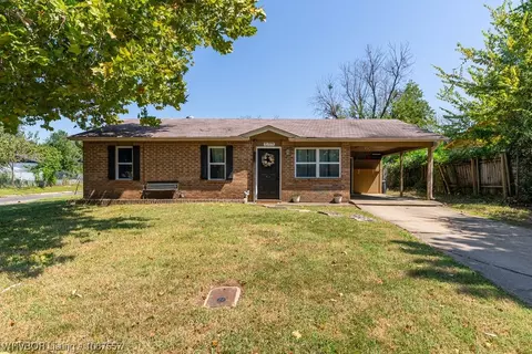 313 S 42nd St, Van Buren, AR 72956