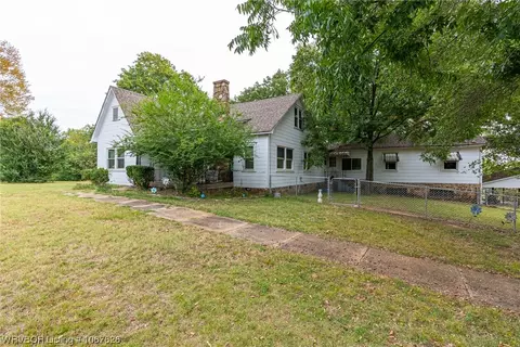 910 N Broadway Ave, Booneville, AR 72927
