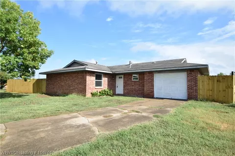 222 Summer Cir, Sallisaw, OK 74955