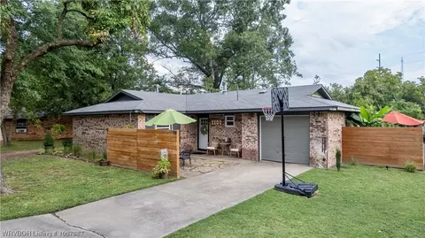 1101 SE 10th St, Muldrow, OK 74948