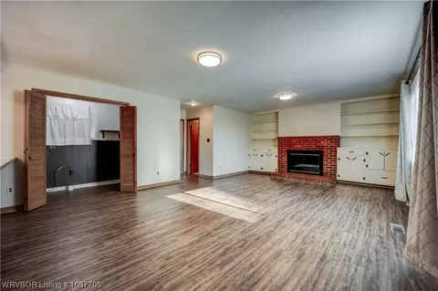 Living - 32500 Hwy 22, Charleston, AR 72933 photo 2 of 9