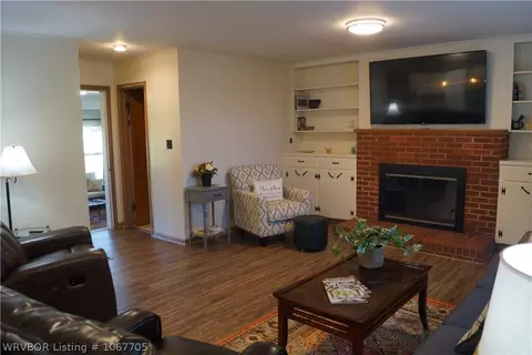 Living - 32500 Hwy 22, Charleston, AR 72933 photo 5 of 9