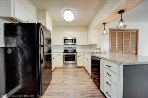 Kitchen - 32500 Hwy 22, Charleston, AR 72933 photo 3 of 4